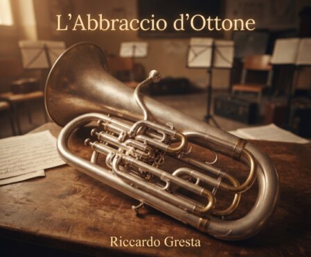 Flicorno baritono vintage argentato con pistoni e dettagli in ottone, simbolo della tradizione bandistica italiana.